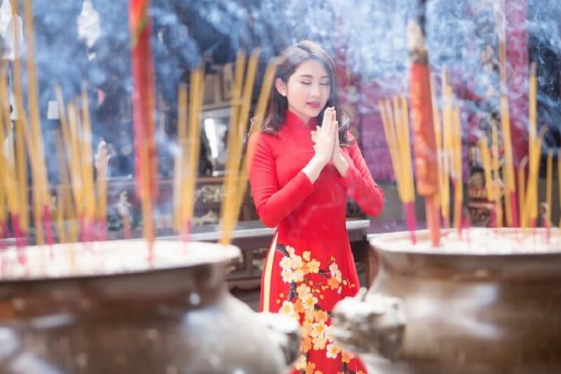 Mơ thấy đi chùa đánh đề số mấy?